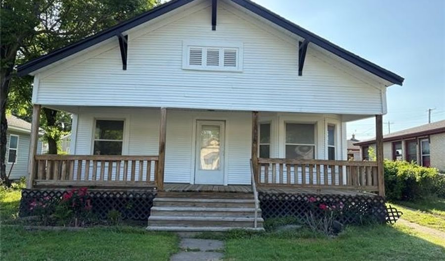 108 N Creek Ave, Bartlesville, OK 74003 - 3 Beds, 2 Bath