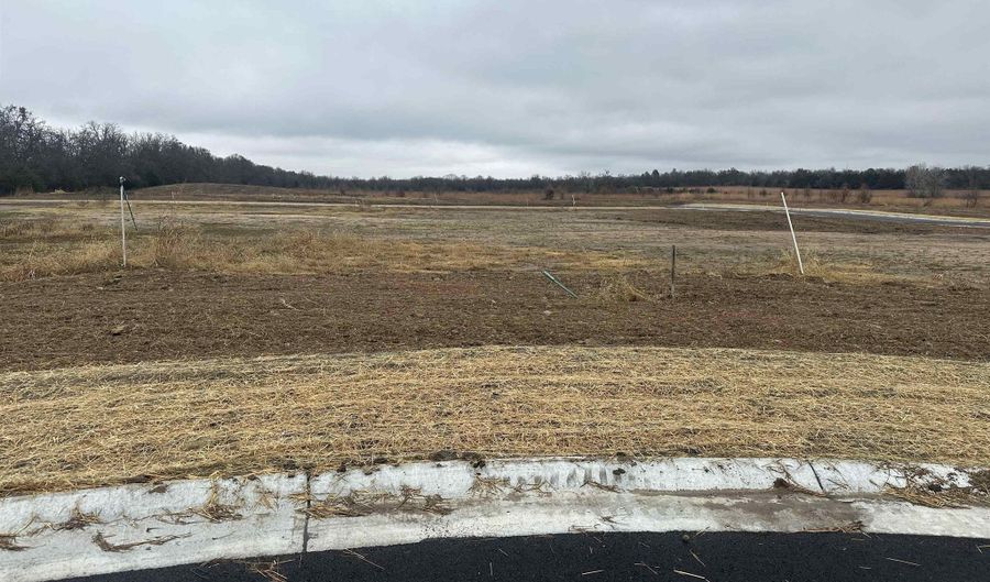 724 W Nighthawk Ct, Andover, KS 67002 - 5 Beds, 3 Bath