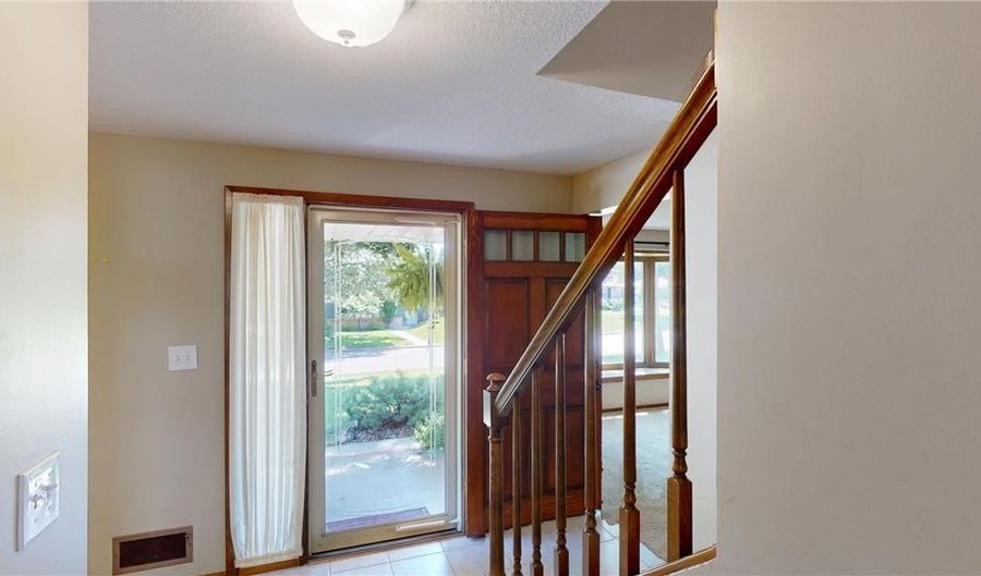 308 Ridge Rd, Albert Lea, MN 56007 - 4 Beds, 3 Bath