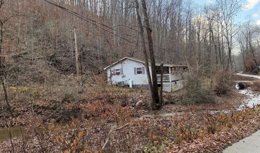 556 Blaines Branch Rd, Beattyville, KY 41311 - 3 Beds, 1 Bath