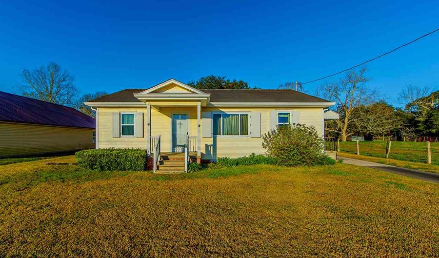 720 W Main St, Thibodaux, LA 70301 - 3 Beds, 2 Bath