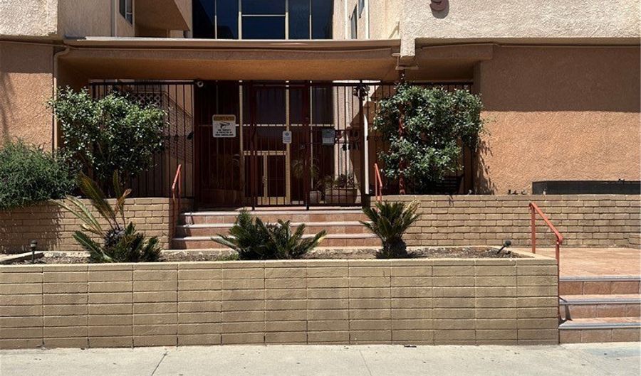 5429 Newcastle Ave 206, Encino, CA 91316 - 2 Beds, 2 Bath