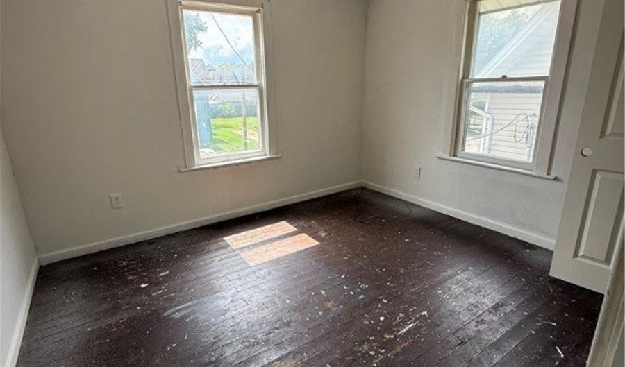 1631 W 8th St, Ashtabula, OH 44004 - 3 Beds, 2 Bath