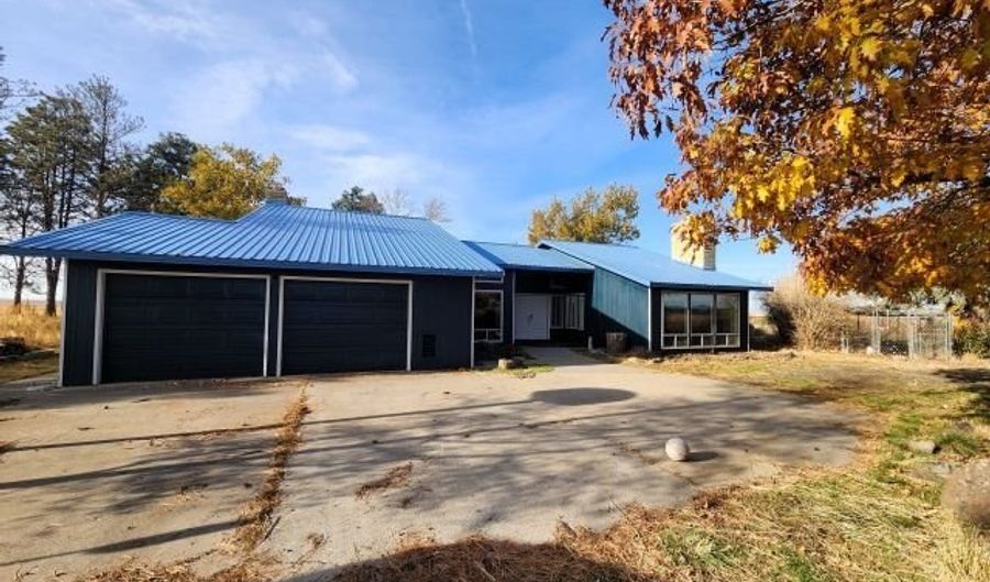 68766 WEATHERFORD Rd, Arlington, OR 97812 - 3 Beds, 2 Bath