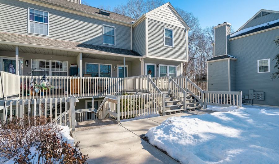39 Manorwood Dr 39, Branford, CT 06405 - 2 Beds, 2 Bath