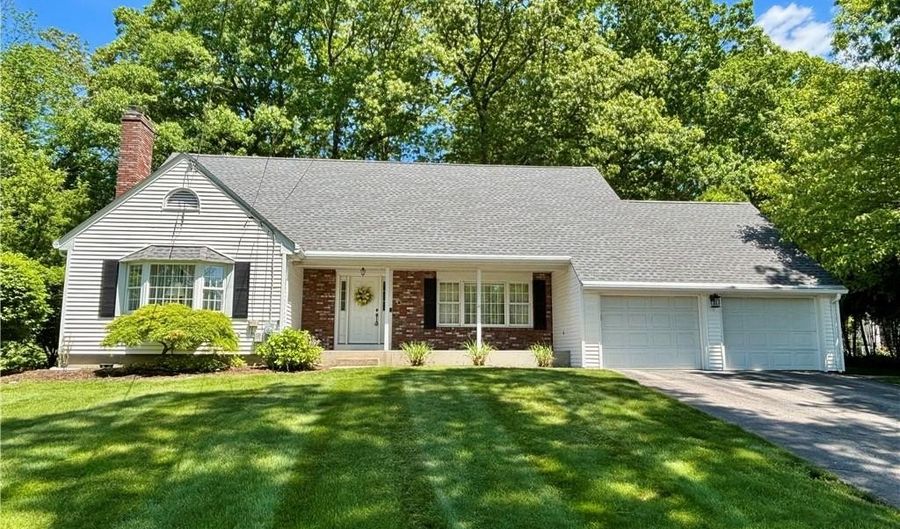 2 High Ridge Dr, Cumberland, RI 02864 - 4 Beds, 3 Bath