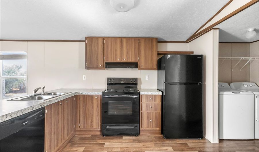 906 Sandy Beach Dr, Bullhead City, AZ 86442 - 3 Beds, 2 Bath