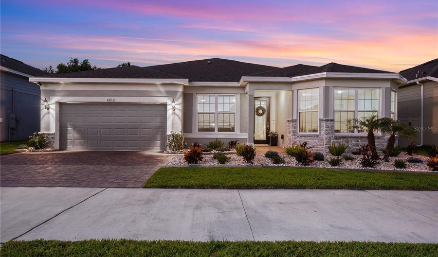4212 WINDING PINES Dr, Apopka, FL 32712 - 4 Beds, 4 Bath