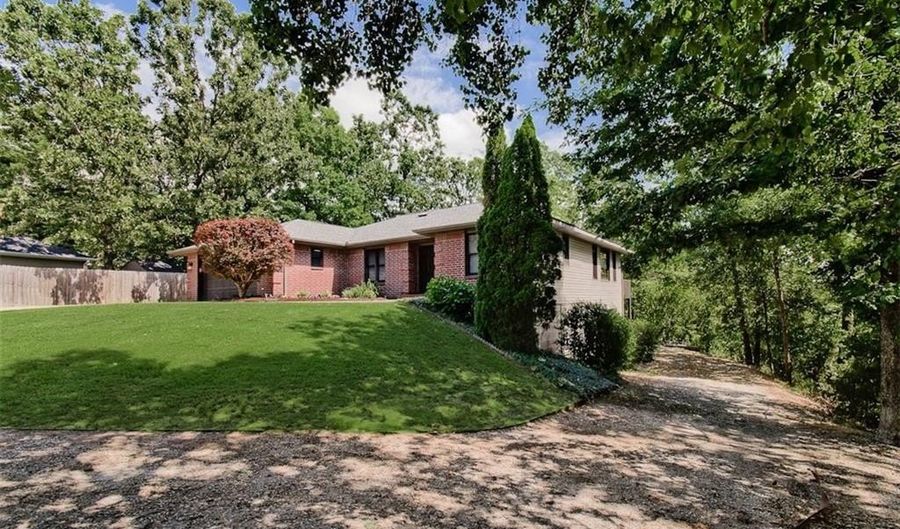 1 May Ln, Bella Vista, AR 72715 - 2 Beds, 3 Bath