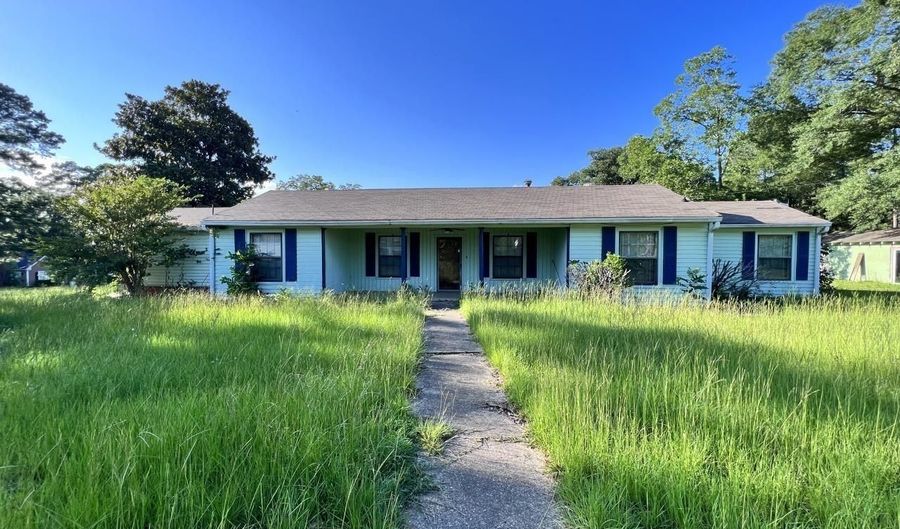 2046 FLORIDA St, Arcadia, LA 71001 - 5 Beds, 3 Bath