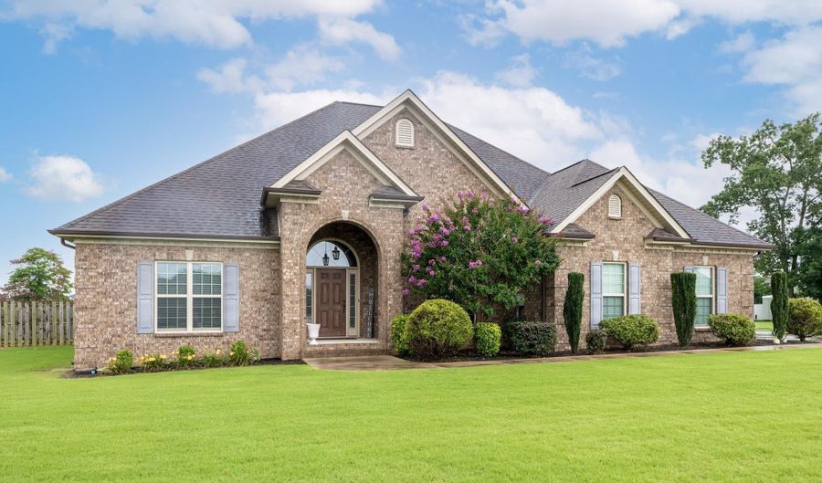 14772 Wildwood Dr, Athens, AL 35613 - 4 Beds, 3 Bath