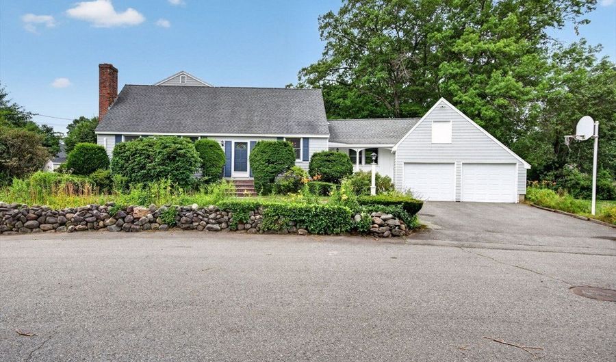 8 Marion Ave, Andover, MA 01810 - 4 Beds, 3 Bath