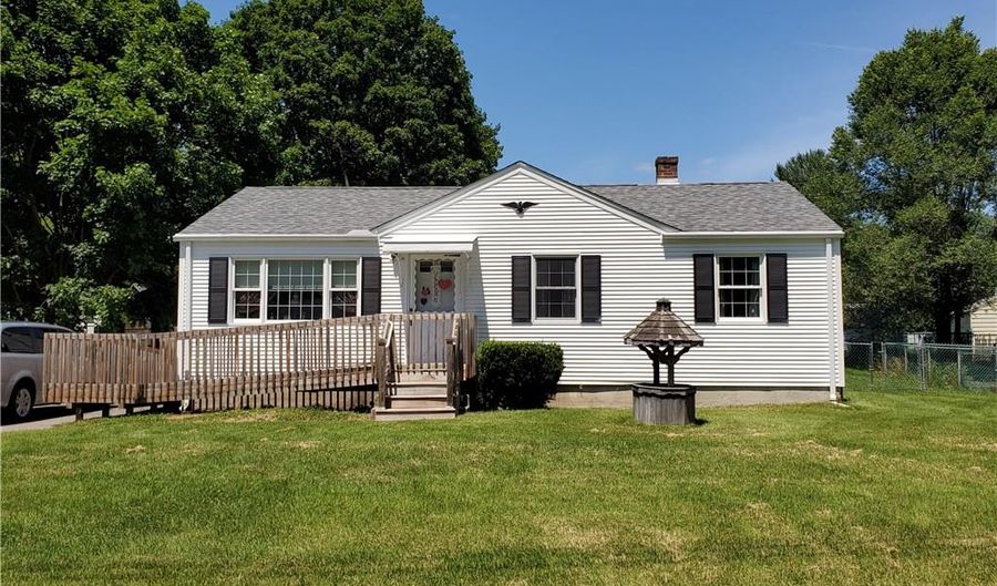 16 Circle Dr, Mansfield Center, CT 06250 - 3 Beds, 2 Bath