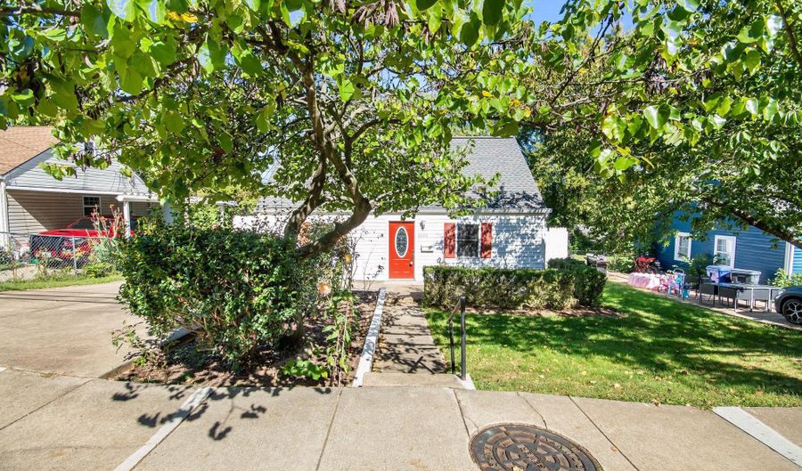 3206 BURGUNDY Rd, Alexandria, VA 22303 - 5 Beds, 2 Bath