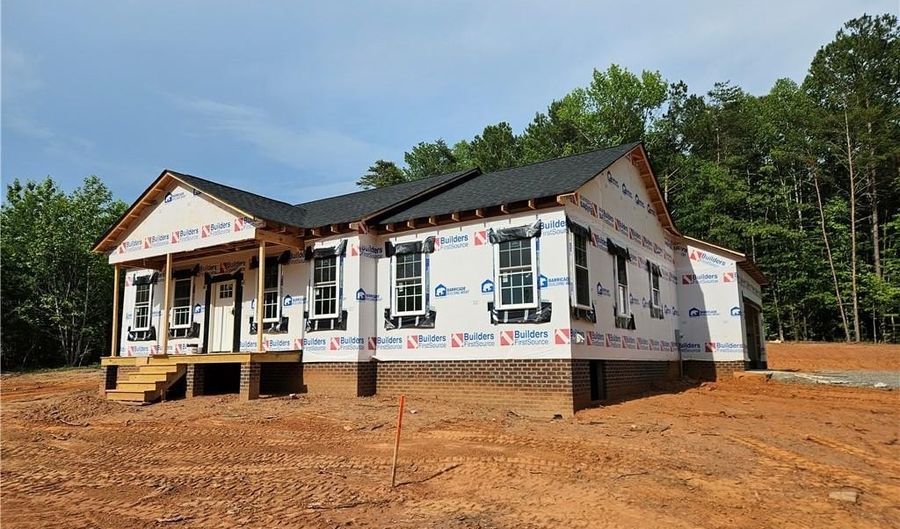 10251 Epps Ln, Amelia, VA 23002 - 3 Beds, 2 Bath