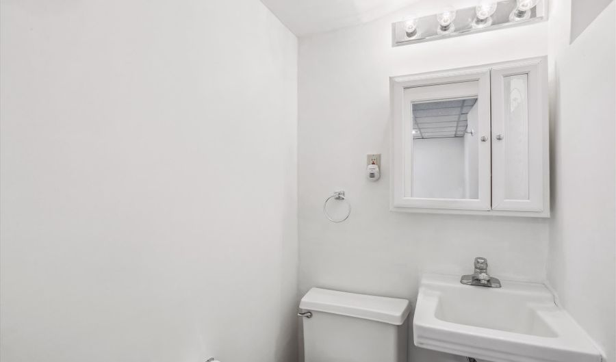 14006 PARKLAND Dr, Rockville, MD 20853 - 3 Beds, 3 Bath