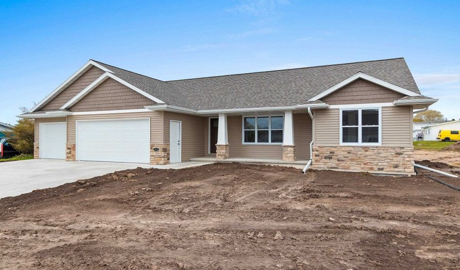 513 KIRKLAND Ave, Algoma, WI 54201 - 3 Beds, 2 Bath