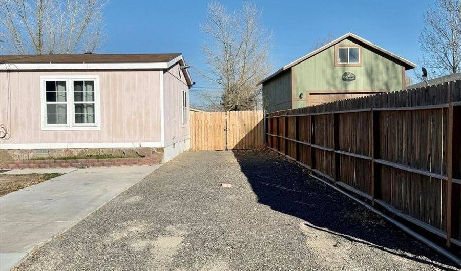 225 Carson Rd, Battle Mountain, NV 89820 - 3 Beds, 2 Bath