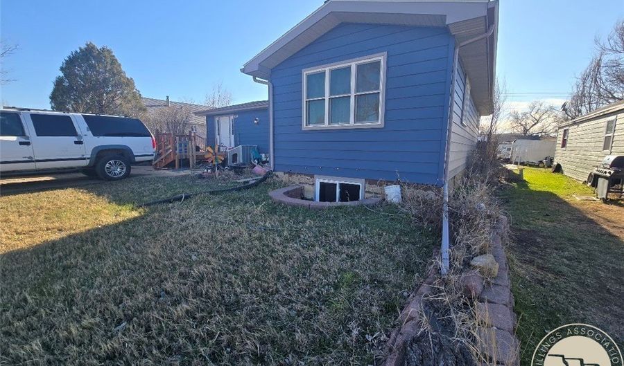 509 S 4th St W, Baker, MT 59313 - 5 Beds, 2 Bath