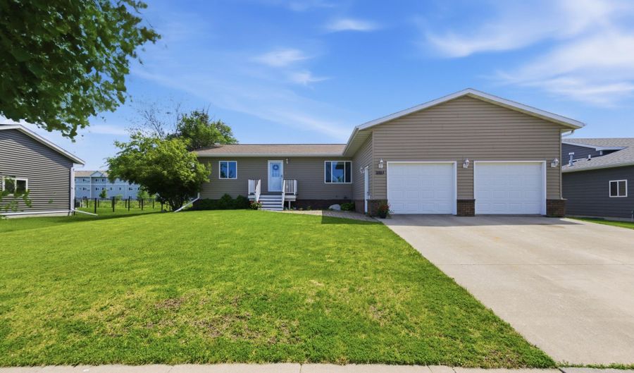 1006 NE 28th Ave, Aberdeen, SD 57401 - 5 Beds, 3 Bath