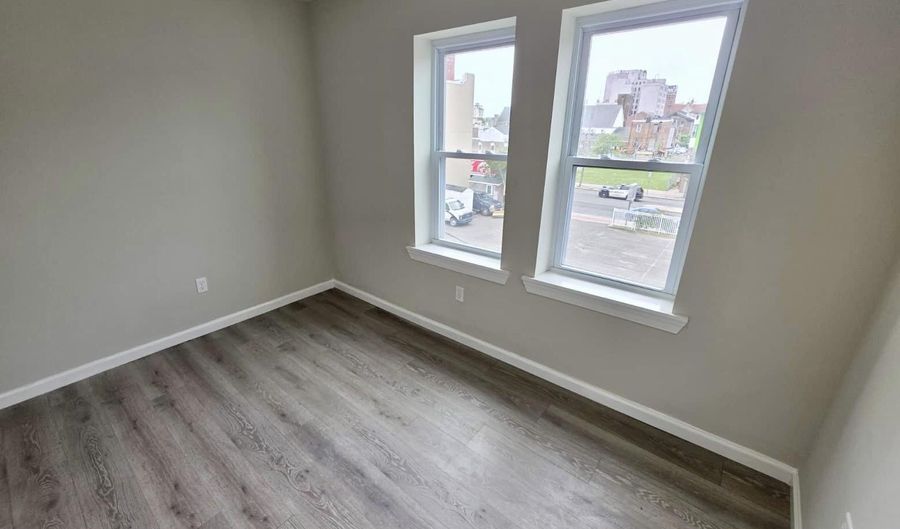 42 S MANSION Ave, Atlantic City, NJ 08401 - 6 Beds, 2 Bath