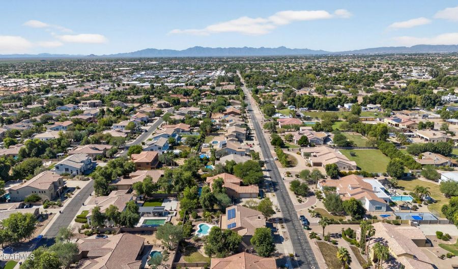 1937 E VICTORIA St, Chandler, AZ 85249 - 5 Beds, 5 Bath