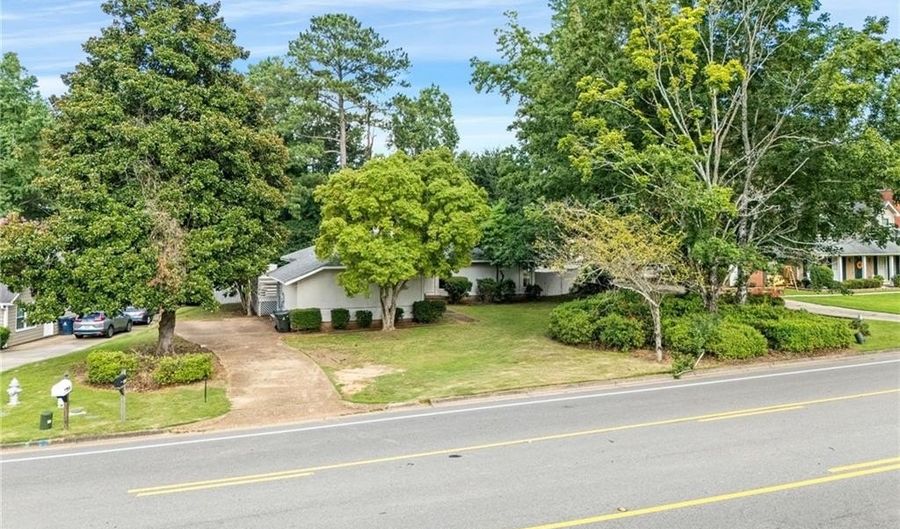 1144 E UNIVERSITY Dr, Auburn, AL 36830 - 4 Beds, 2 Bath