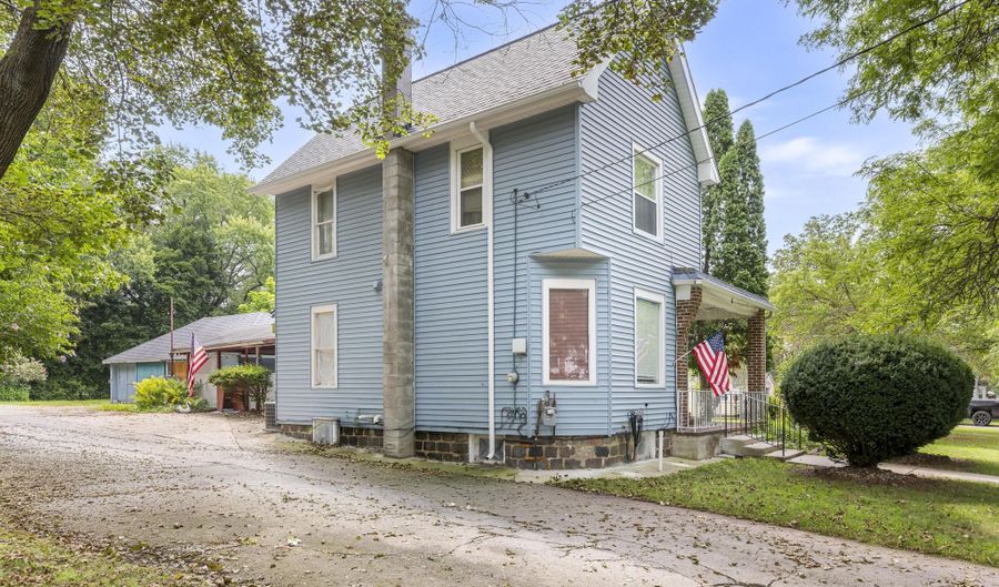 710 N Monroe St, Albion, MI 49224 - 3 Beds, 2 Bath