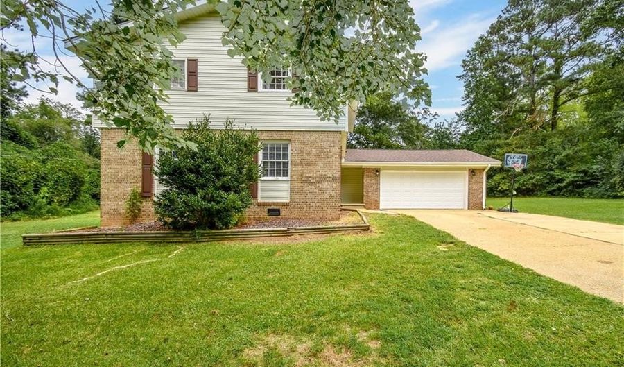 1458 CLUBVIEW Dr, Alexander City, AL 35010 - 4 Beds, 3 Bath