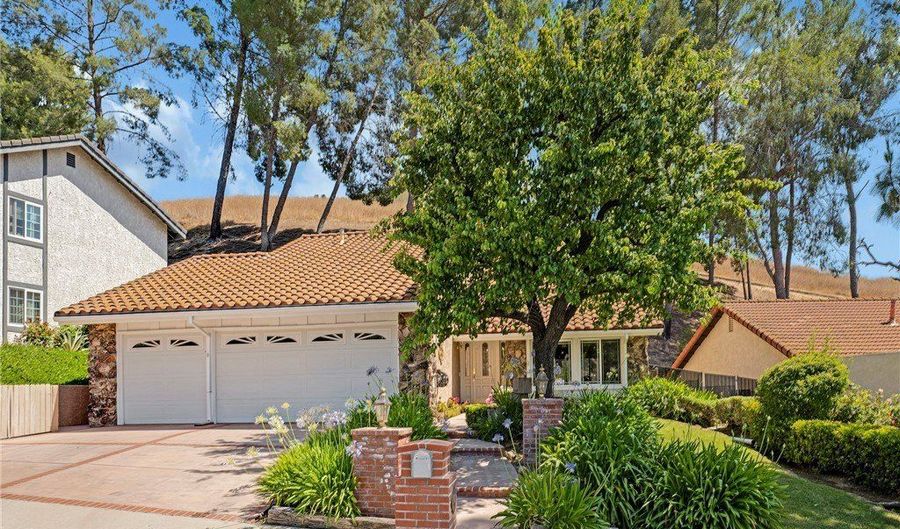 28702 Eagleton St, Agoura Hills, CA 91301 - 5 Beds, 3 Bath