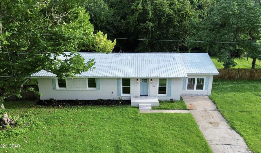 53 Bayshore Dr, Apalachicola, FL 32320 - 3 Beds, 2 Bath