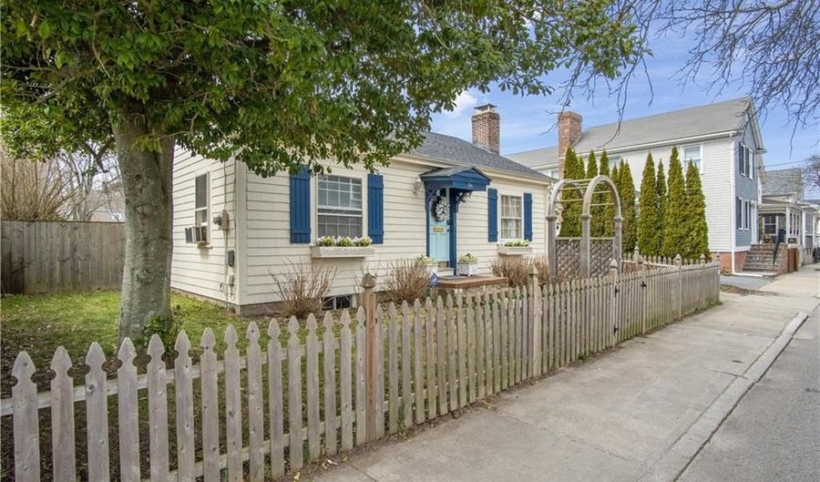 84 Third St, Newport, RI 02840 - 2 Beds, 1 Bath
