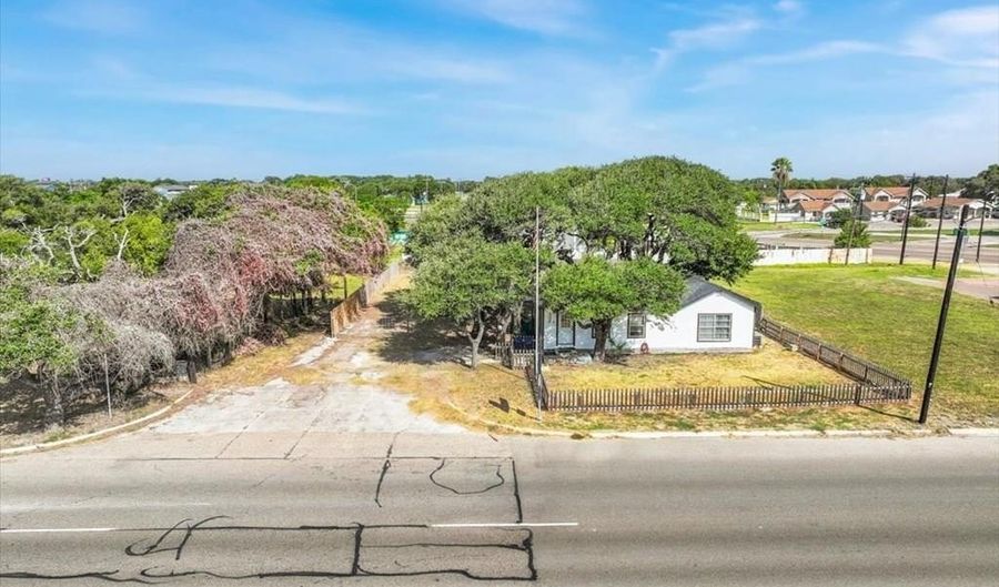 502 N Commercial, Aransas Pass, TX 78336 - 2 Beds, 1 Bath