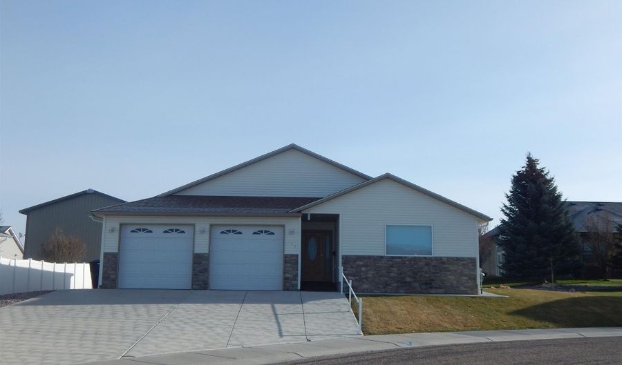 111 Sunset Ln, American Falls, ID 83211 - 3 Beds, 2 Bath