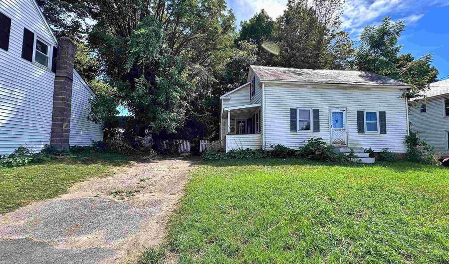 109 County St, Bennington, VT 05201 - 4 Beds, 1 Bath