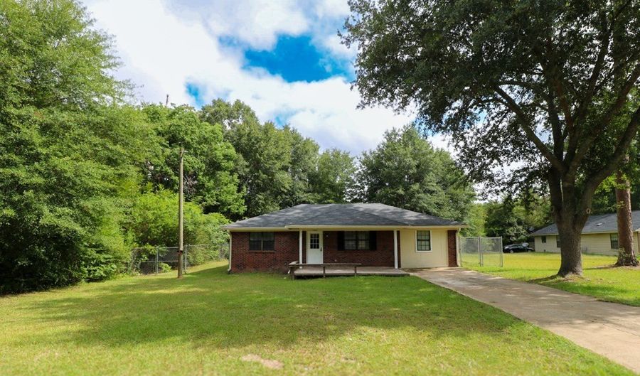 1302 Talmadge Dr, Bainbridge, GA 39817 - 3 Beds, 1 Bath
