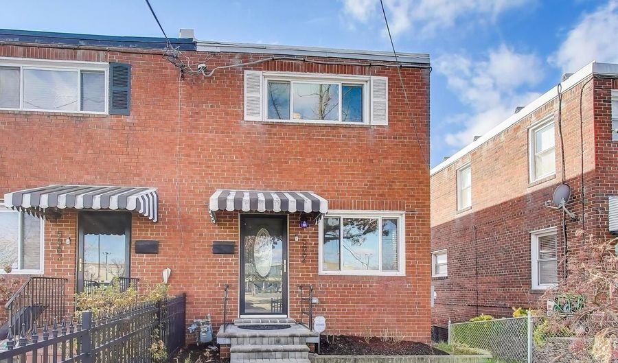 5864 EASTERN Ave NE, Washington, DC 20011 - 3 Beds, 3 Bath