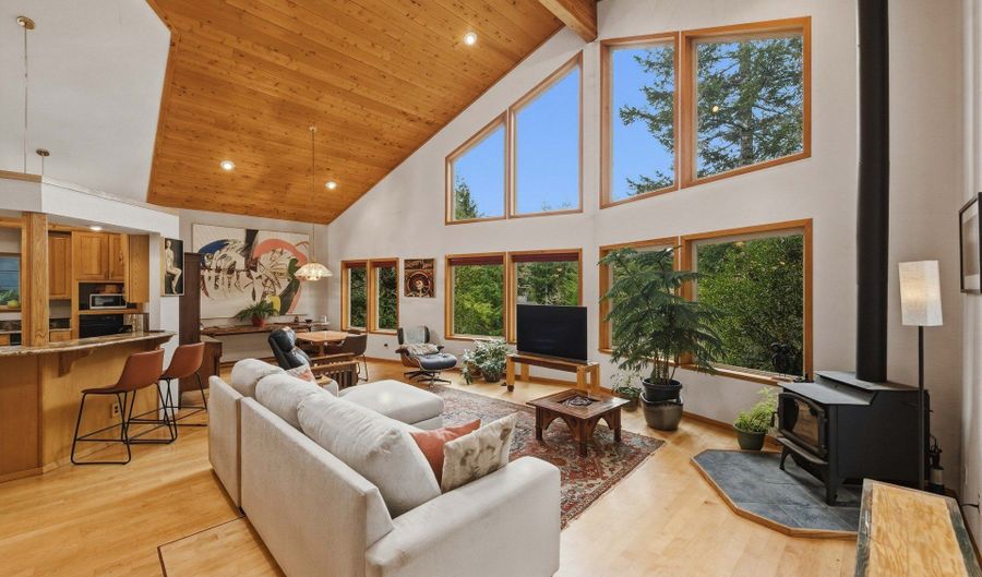 88600 TROUT POND Ln, Bandon, OR 97411 - 3 Beds, 3 Bath