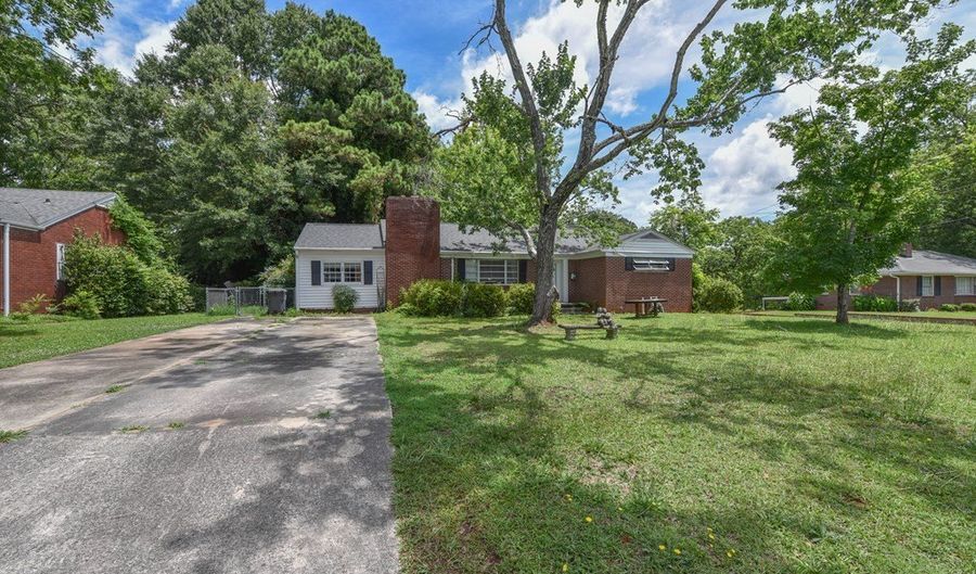 200 Florence St, Abbeville, SC 29620 - 3 Beds, 2 Bath