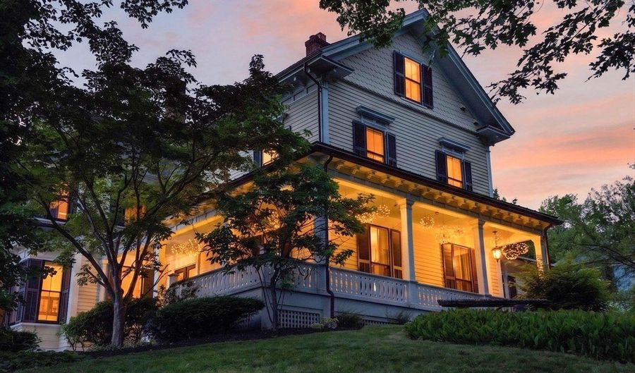55 Academy St, Arlington, MA 02476 - 5 Beds, 4 Bath