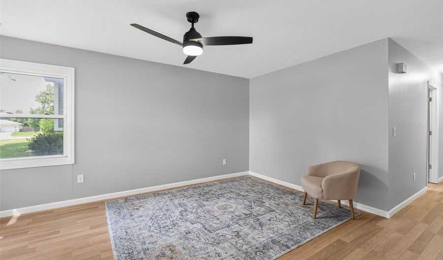 215 25th Ave SW, Altoona, IA 50009 - 3 Beds, 1 Bath