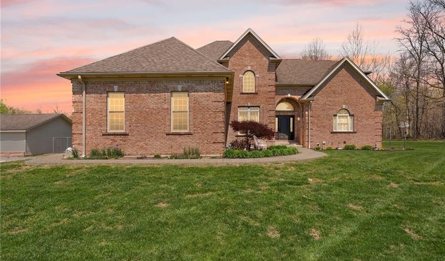 2697 N Bass Ln, Austin, IN 47102 - 5 Beds, 4 Bath