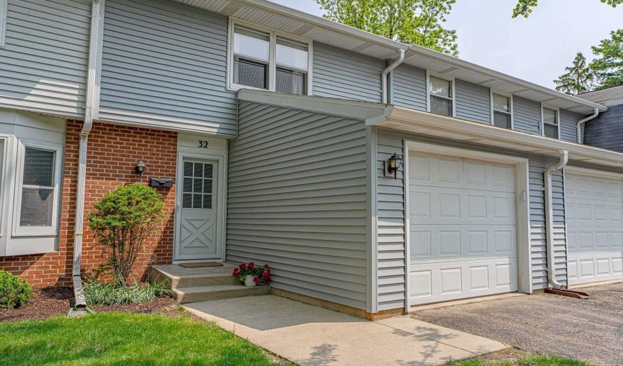 32 Whitcomb Cir, Madison, WI 53711 - 2 Beds, 2 Bath