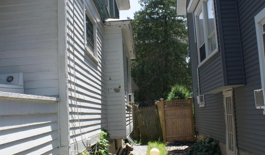 275 W Lawrence St, Albany, NY 12208 - 4 Beds, 3 Bath