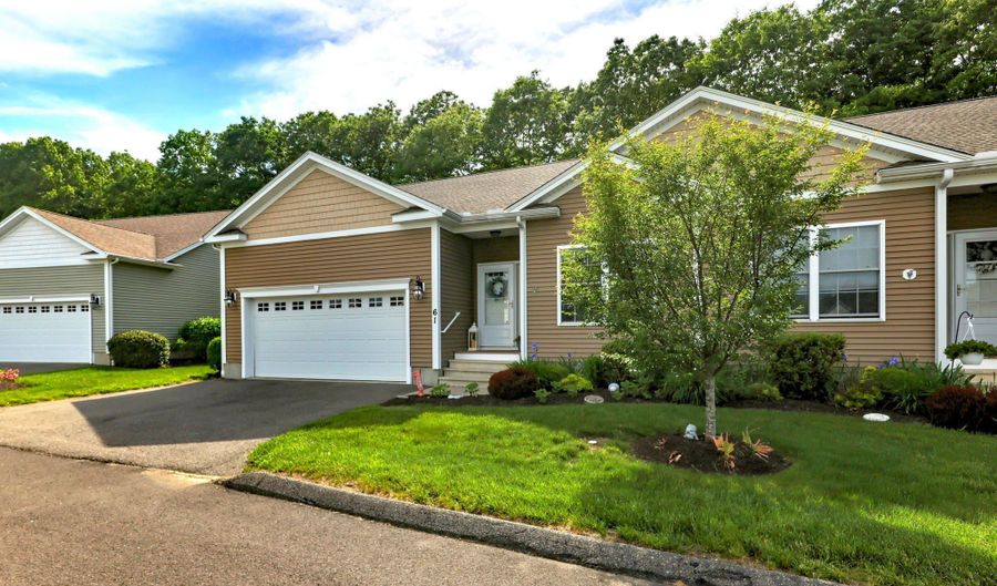 61 Pondview Cir 61, Beacon Falls, CT 06403 - 2 Beds, 2 Bath