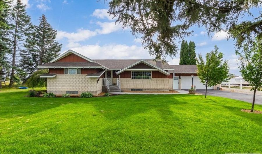 116 N 500 W, Blackfoot, ID 83221 - 5 Beds, 2 Bath