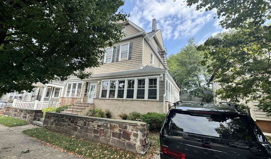 93 W 35TH St 2, Bayonne, NJ 07002 - 1 Beds, 1 Bath
