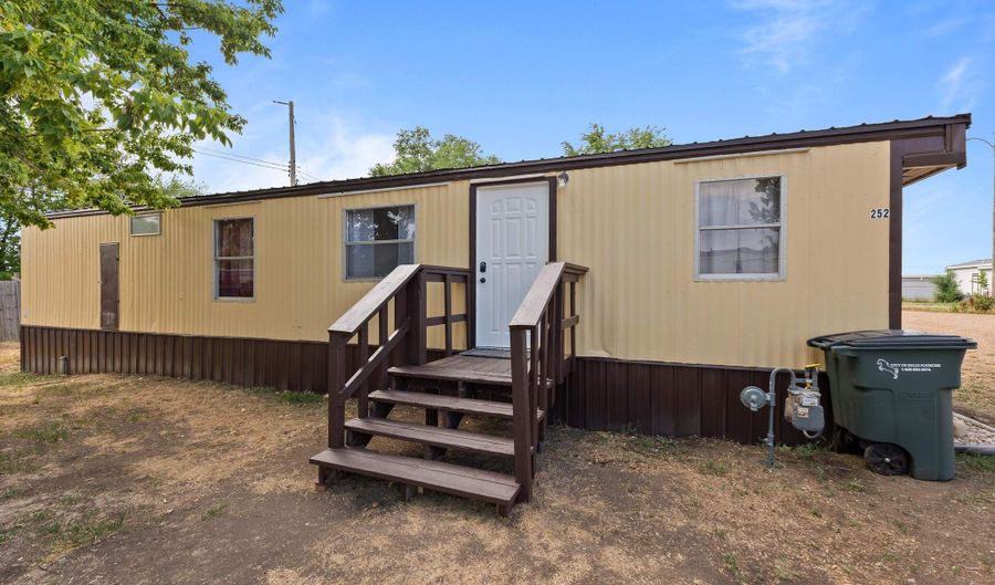 907 Ziebach St, Belle Fourche, SD 57717 - 2 Beds, 1 Bath