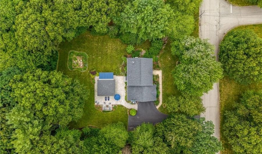 91 Woodridge Dr, North Kingstown, RI 02874 - 4 Beds, 3 Bath