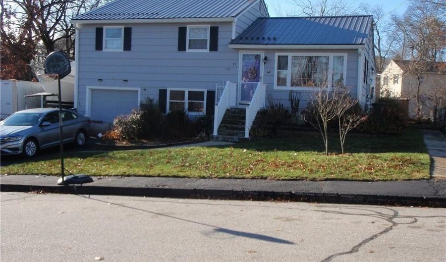11 Kennedy Dr, Coventry, RI 02816 - 3 Beds, 2 Bath